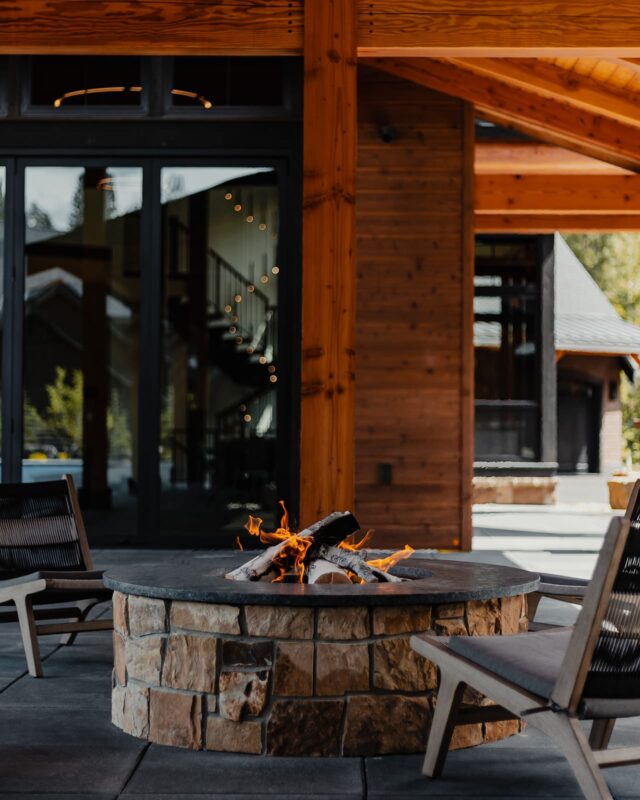 Elegant outdoor fire pit area with modern chairs, perfect for cozy gatherings and relaxation.